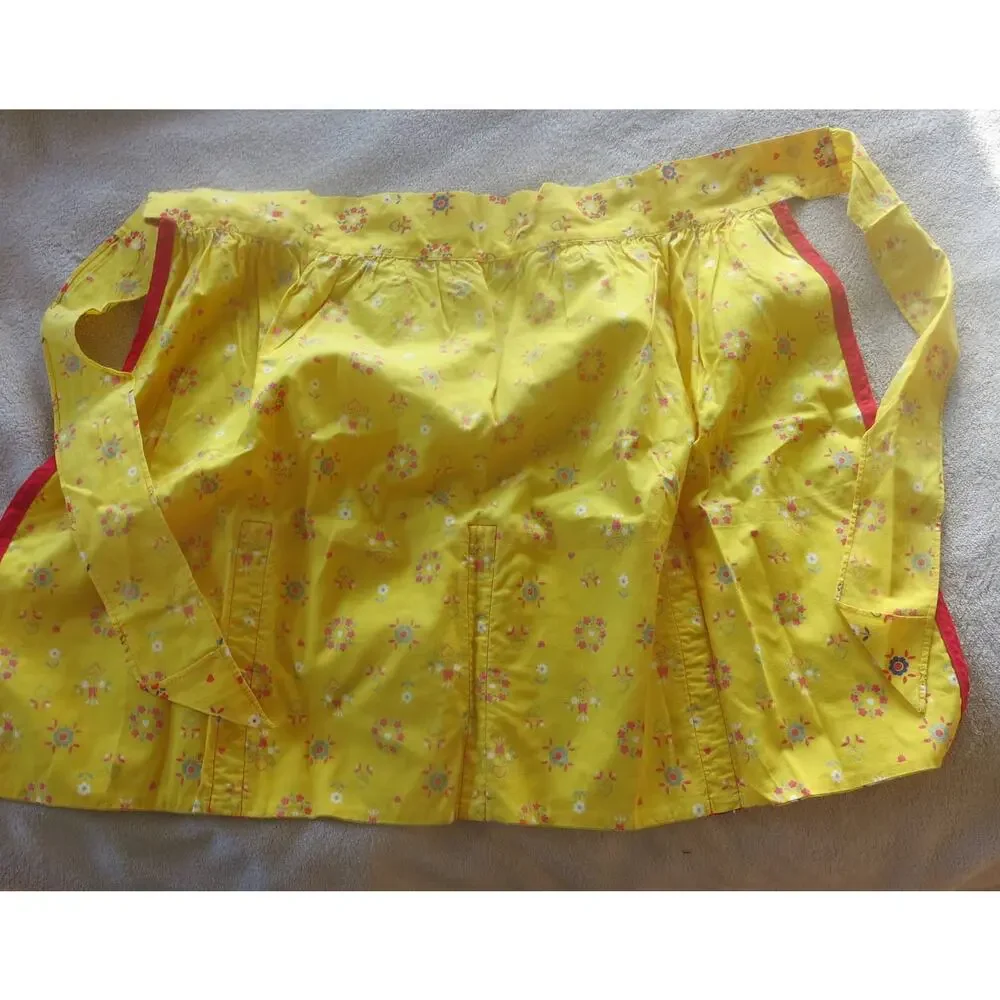 VINTAGE 1950/1960 Apron Handmade Heart Flower Yellow/Red Cottage Retro Farmhouse